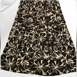 BILL BLASS FLORAL FLARE  SKIRT